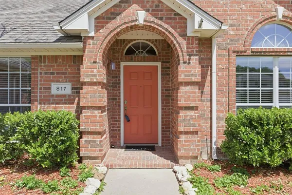 $379,000 | 817 Huebner Way, Burleson, TX 76028