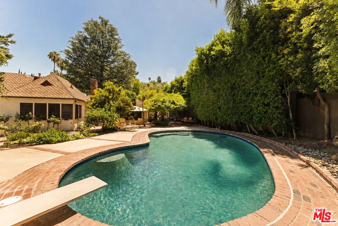 17010 Rancho Street Encino, CA 91316 - Photo 23 of 25