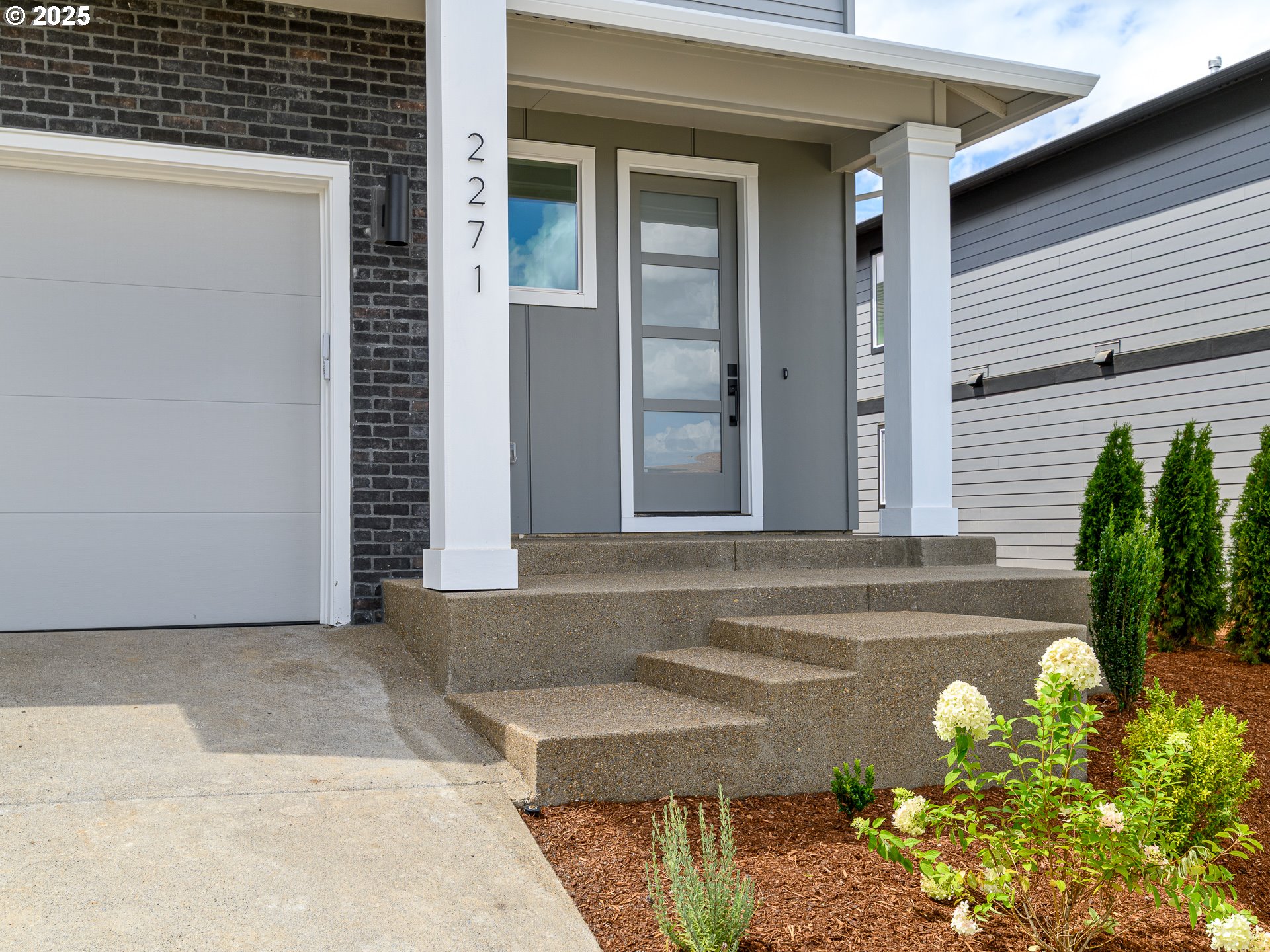 2271 Southwest Phyllis Place Gresham, OR 97080 - Photo 4 of 41