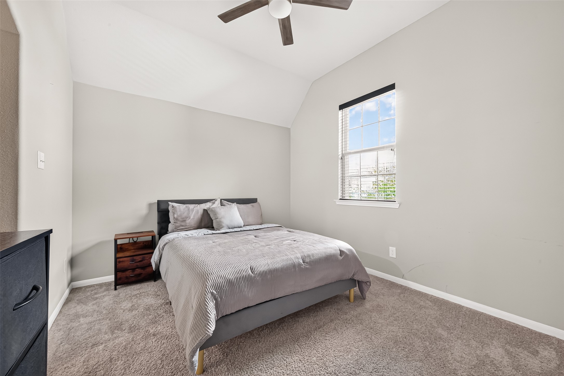 4207 Reagan Ridge Court Richmond, TX 77406 - Photo 39 of 50 Secondary bedroom with comfortable layout and closet space.