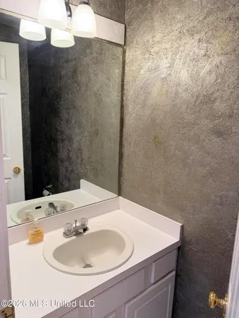 $234,900 | 426 Woodlake Lane, Brandon, MS 39047