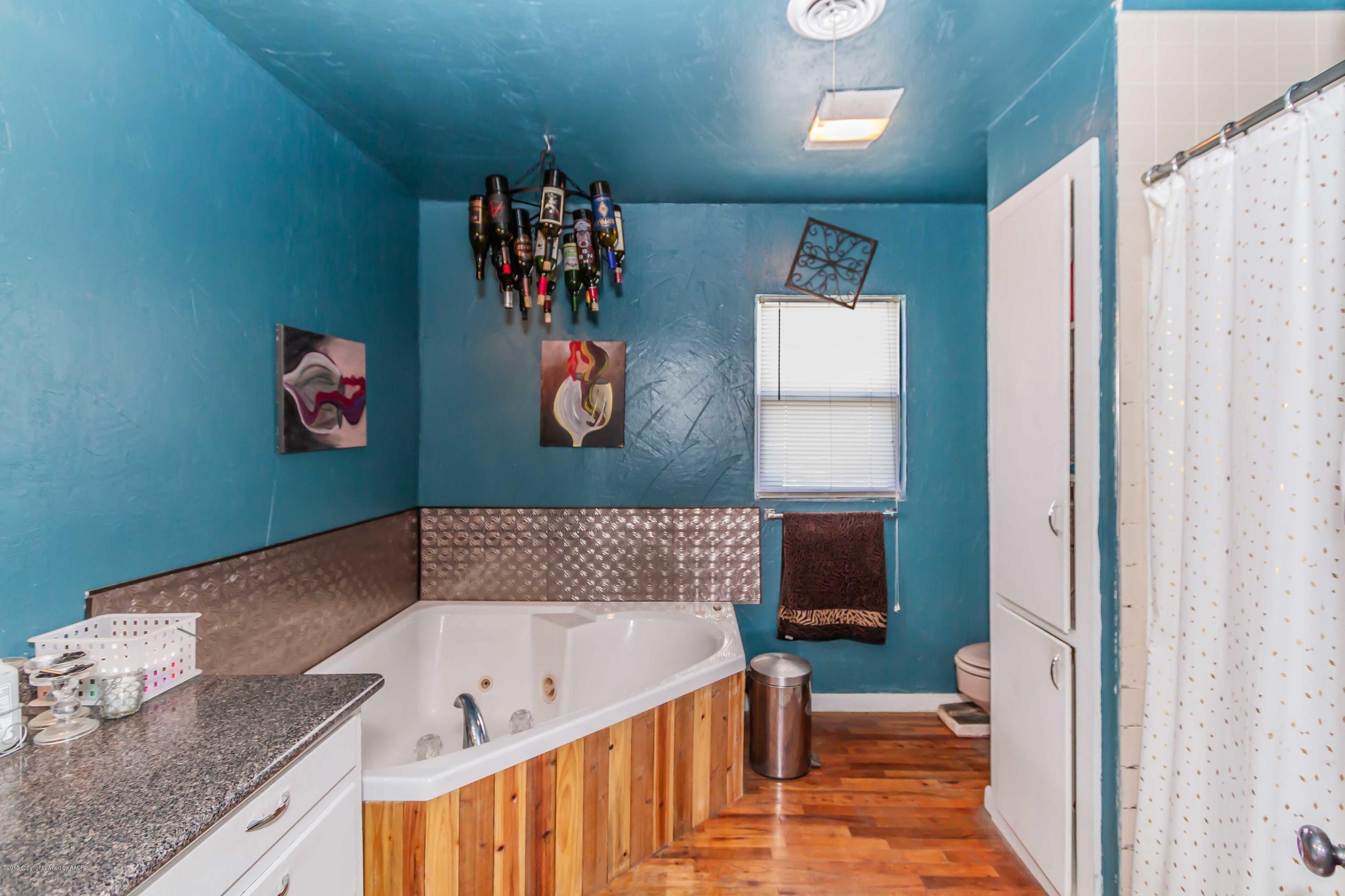 33300 Running Water Road Happy, TX 79042 - Photo 20 of 40 MASTER BATH VIEW 2