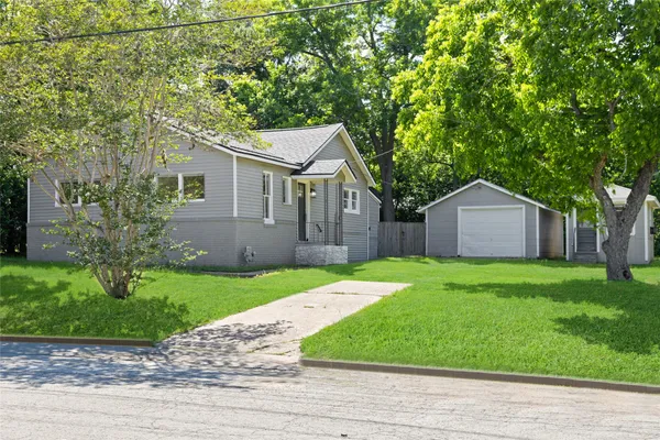 $275,000 | 620 South Bell Street, Bellville, TX 77418