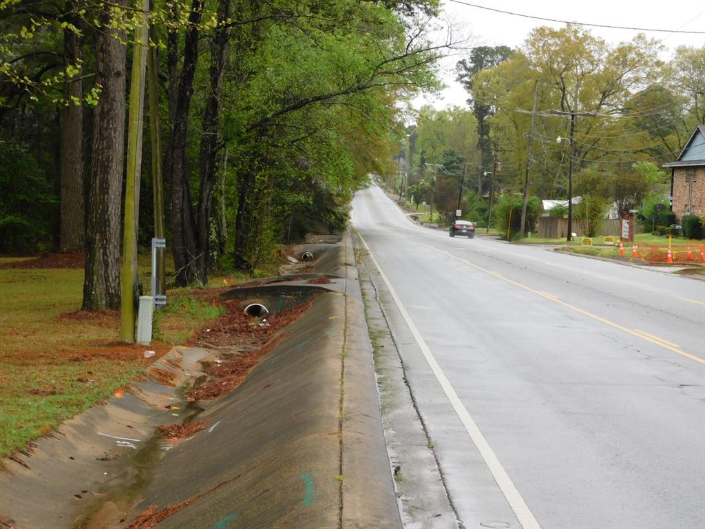 901 North Arkansas Street Springhill, LA 71075 - Photo 4 of 26 View of street with sidewalks