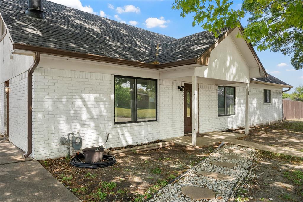 128 East Johnson Street Hewitt, TX 76643 - Photo 4 of 40