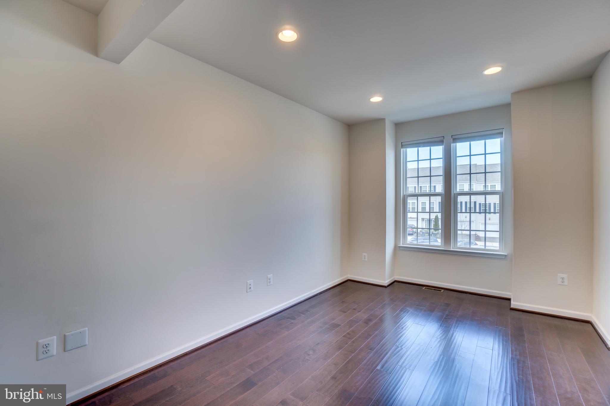8385 Scotland Loop, Unit 68 Manassas, VA 20109 - Photo 14 of 30 Living room with recessed lighting