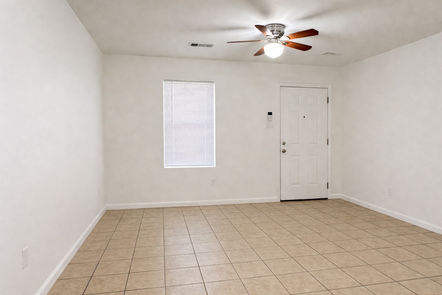 6619 Carver Road, Unit B Houston, TX 77091 - Photo 3 of 12 a view of an empty room