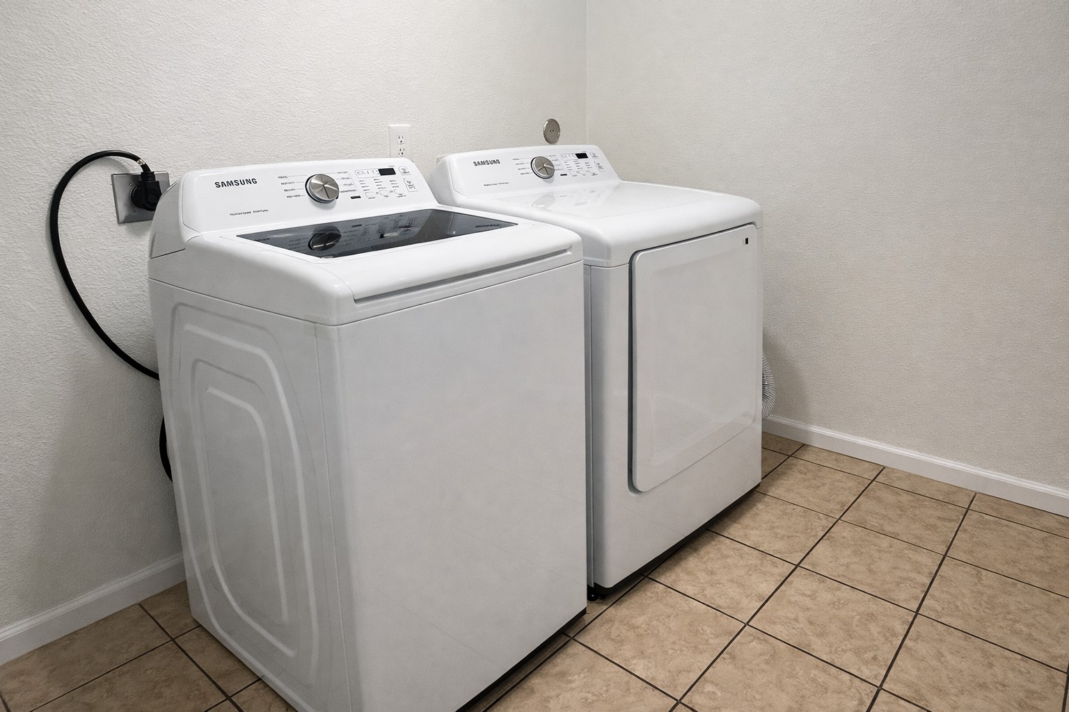 6619 Carver Road, Unit B Houston, TX 77091 - Photo 7 of 12 a utility room with dryer and washer