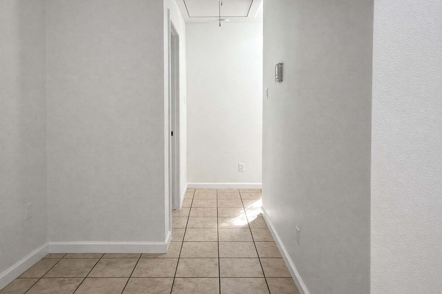 6619 Carver Road, Unit B Houston, TX 77091 - Photo 9 of 12 a view of an empty room