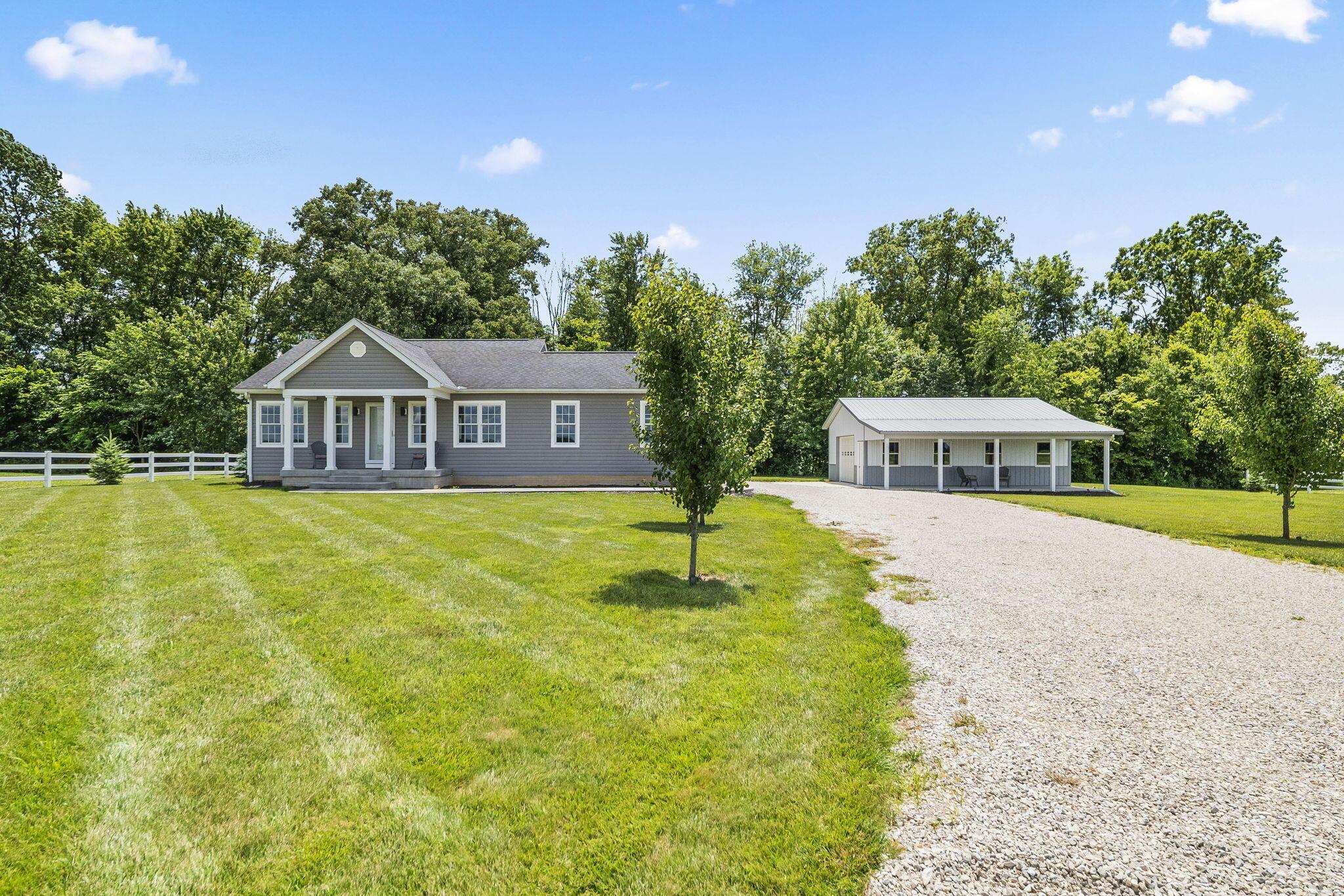 5293 Duvall Road Ashville, OH 43103 - Photo 3 of 57
