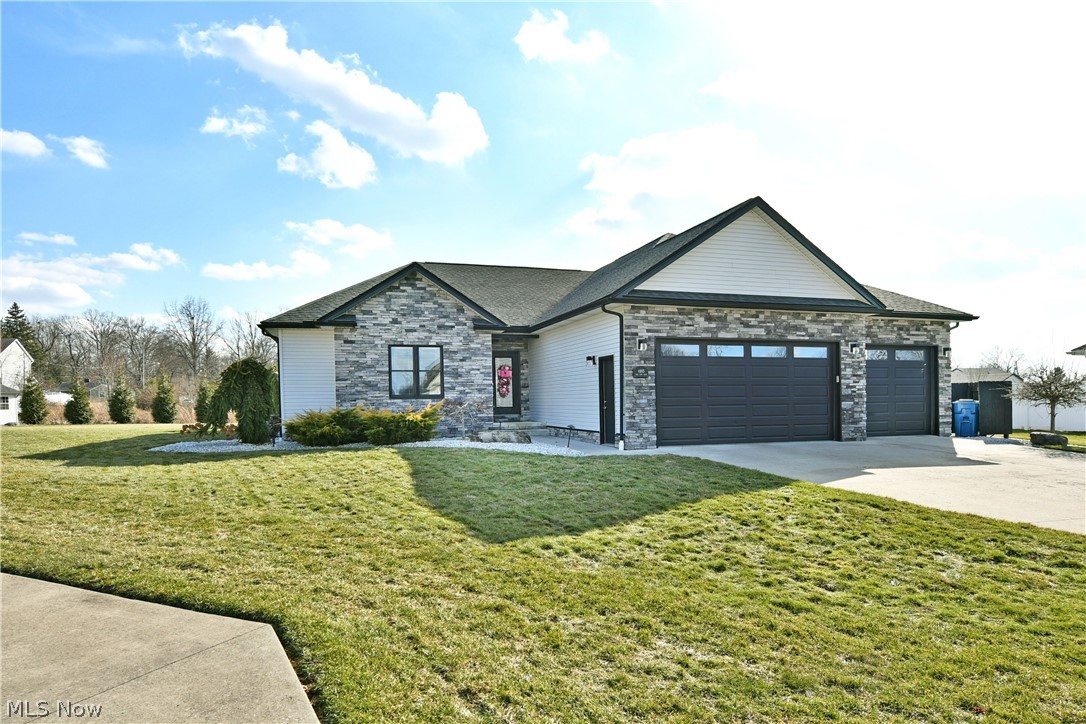 4885 Tree Line Trail New Middletown, OH 44442 - Photo 2 of 50