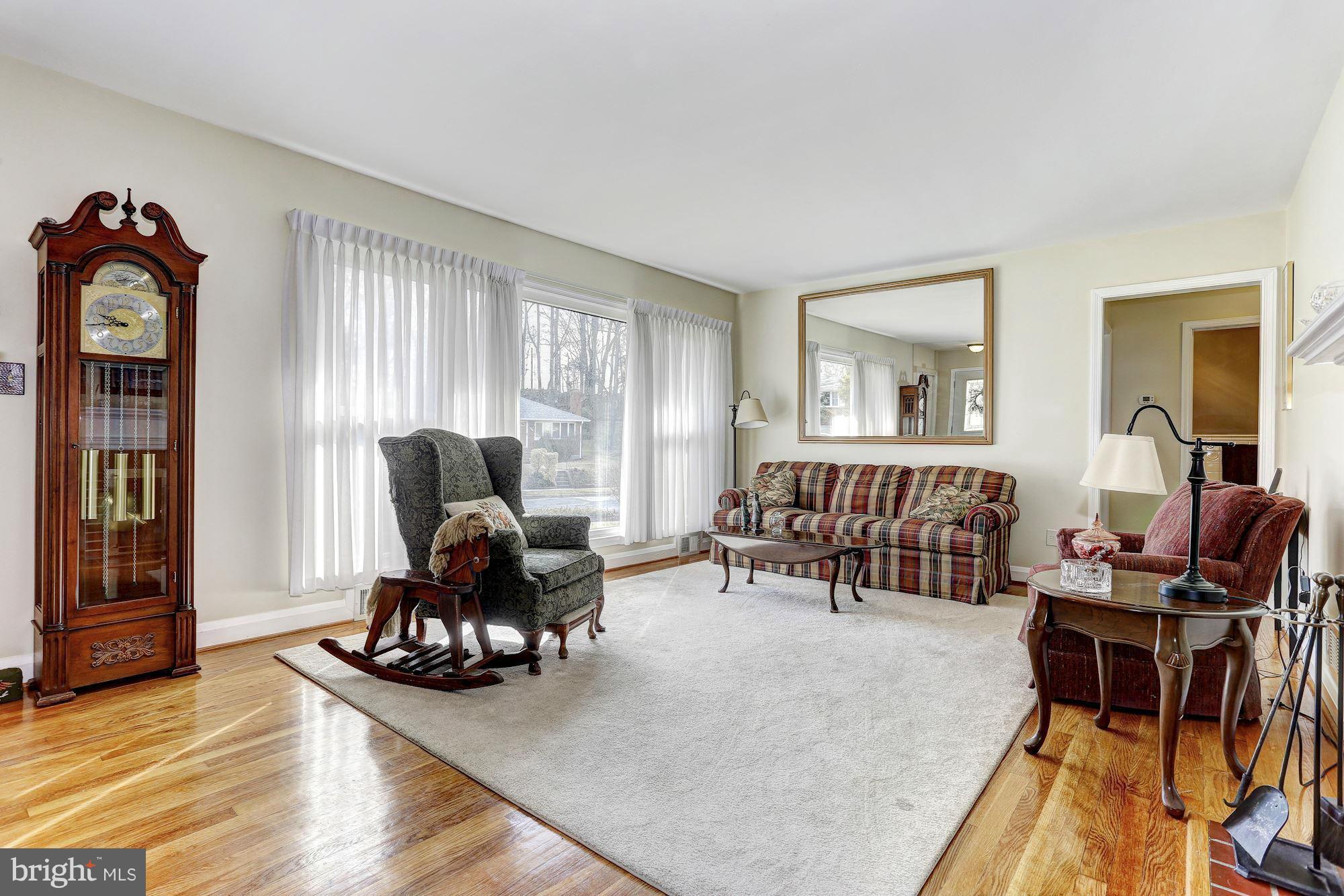 530 Brook Road Baltimore, MD 21286 - Photo 6 of 30 Living Room