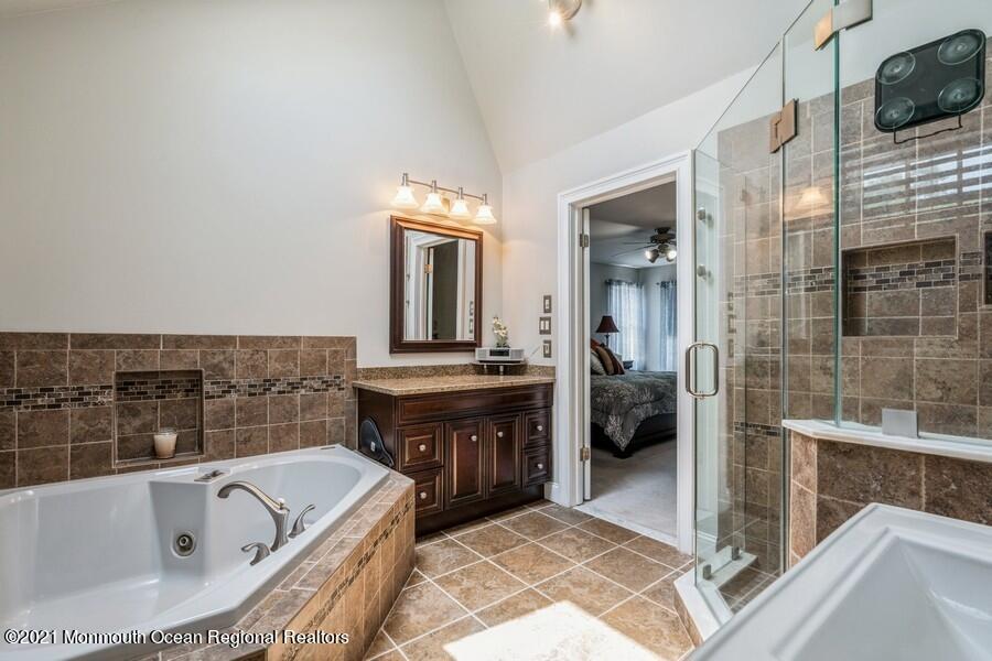 1 Ryan's Way Jackson, NJ 08527 - Photo 14 of 31 Big stall shower
