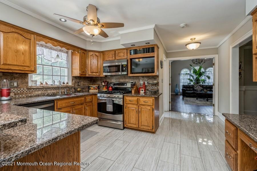1 Ryan's Way Jackson, NJ 08527 - Photo 4 of 31 Oversized kitchen