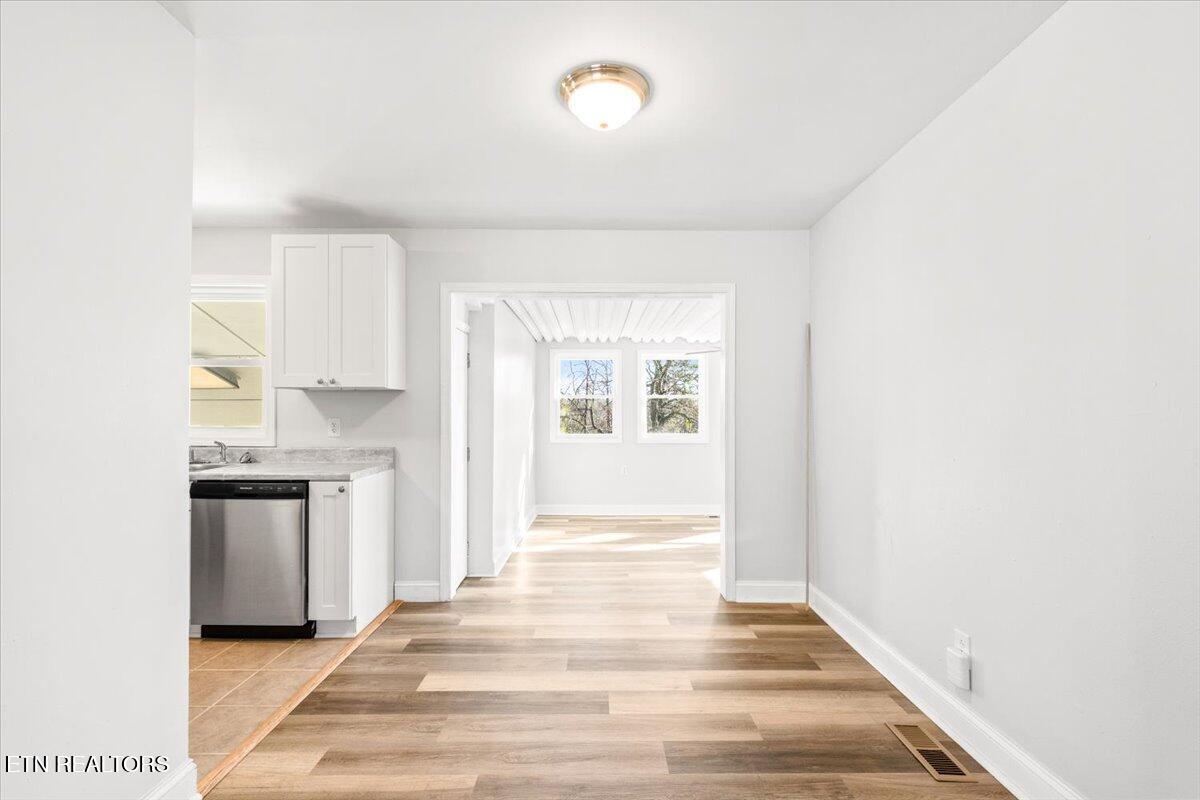 3148 Wilderness Road Knoxville, TN 37917 - Photo 16 of 39 dining-area-renovated-ranch-knoxville