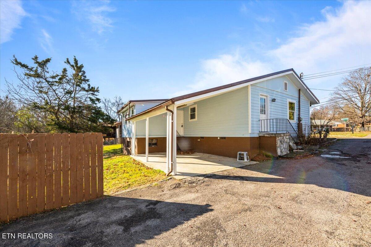 3148 Wilderness Road Knoxville, TN 37917 - Photo 35 of 39 attached-carport-ranch-knoxville