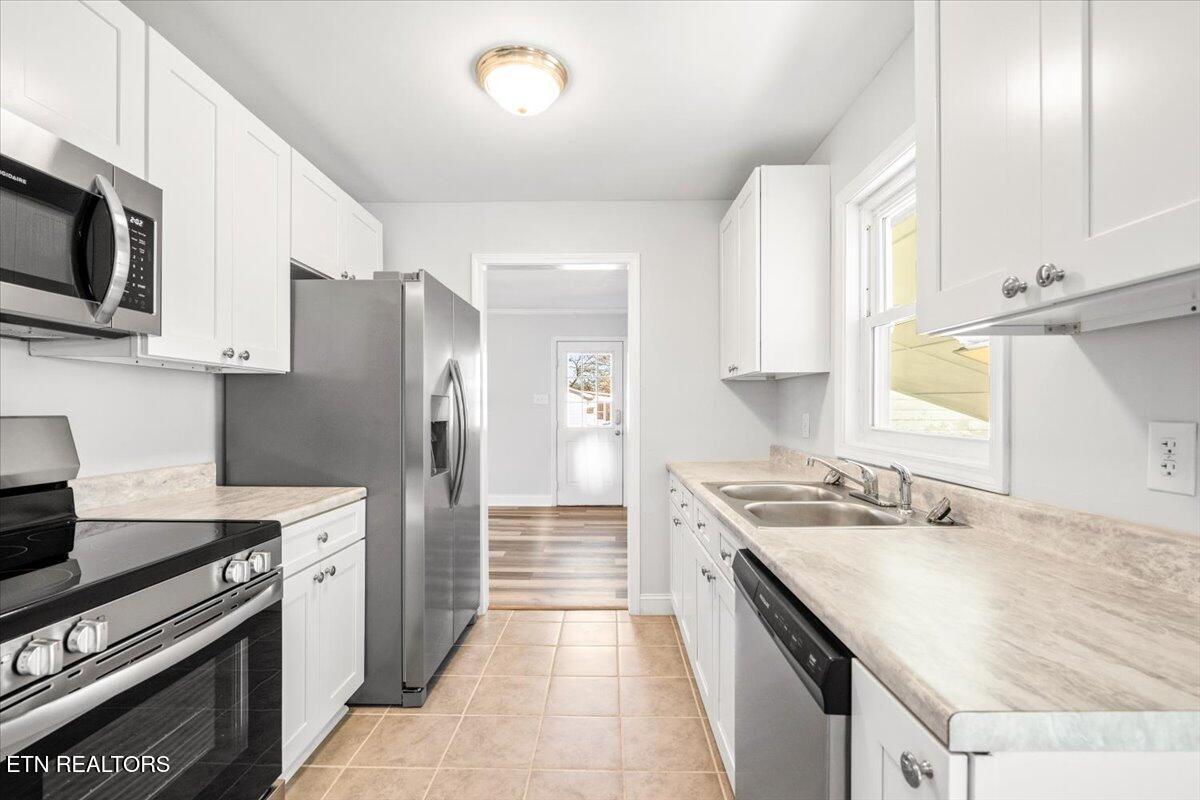 3148 Wilderness Road Knoxville, TN 37917 - Photo 6 of 39 knoxville-updated-kitchen-new-appliances