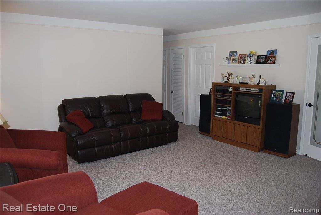 203 Thalia Avenue Rochester, MI 48307 - Photo 5 of 23 Living Room View 2