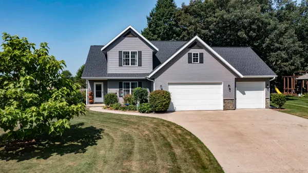 $435,000 | 820 Woodland Circle, Waupaca, WI 54981