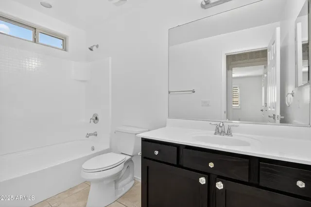 a view of a livingroom with an empty space