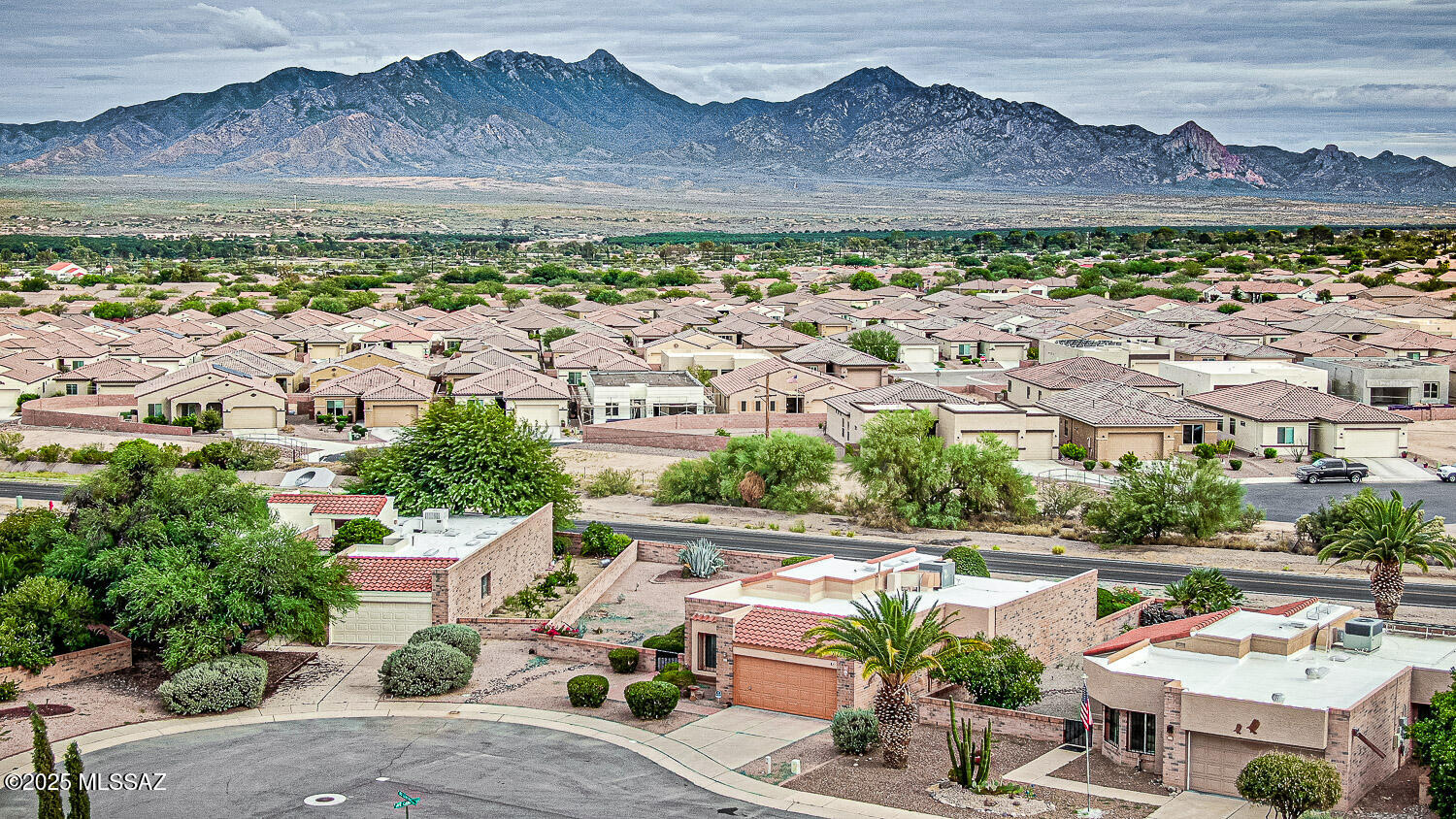 931 West Rio Guaymas Green Valley, AZ 85614 - Photo 33 of 39 an aerial view of multiple house