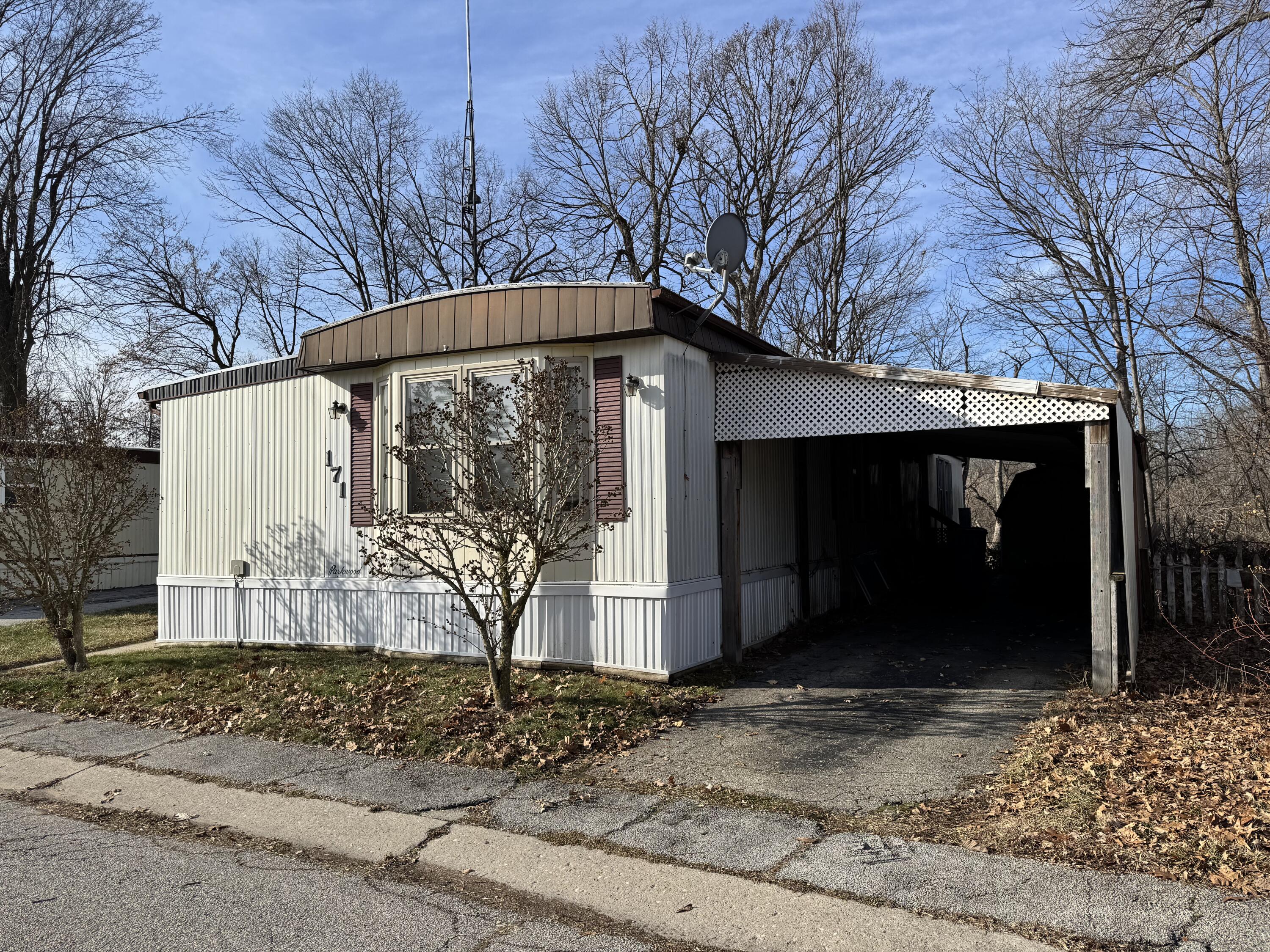 1100 South Main Street, Unit 171 Adrian, MI 49221 - Photo 2 of 23 IMG_7238