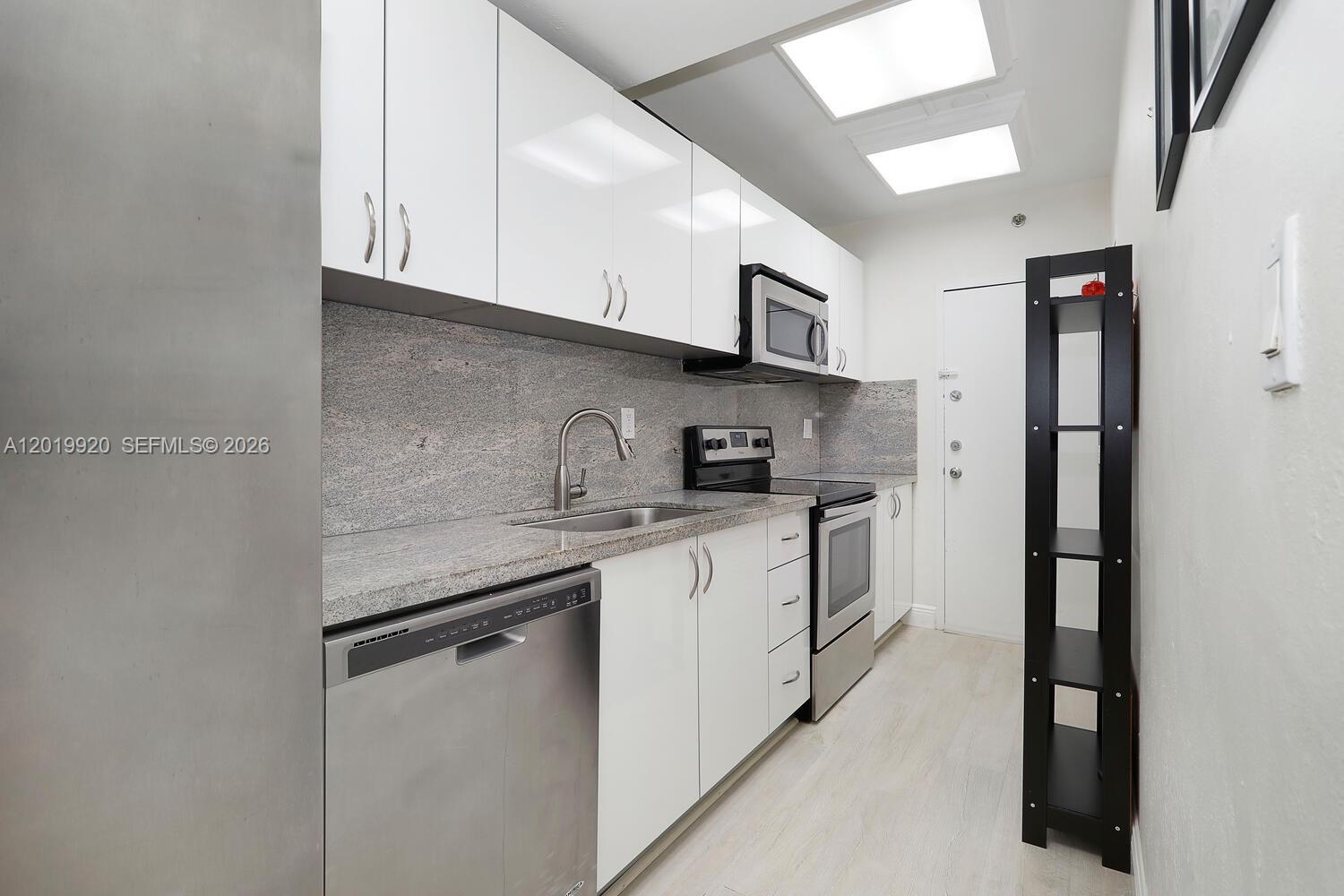 100 Lincoln Road, Unit 330 Miami Beach, FL 33139 - Photo 7 of 20