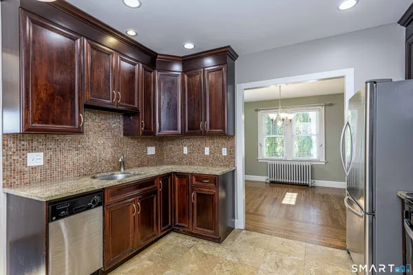 $2,900 | 186 School Street, Hamden, CT 06518