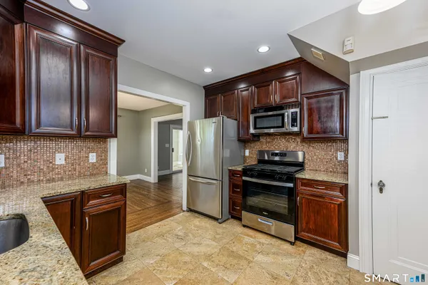 $2,900 | 186 School Street, Hamden, CT 06518