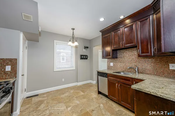 $2,900 | 186 School Street, Hamden, CT 06518