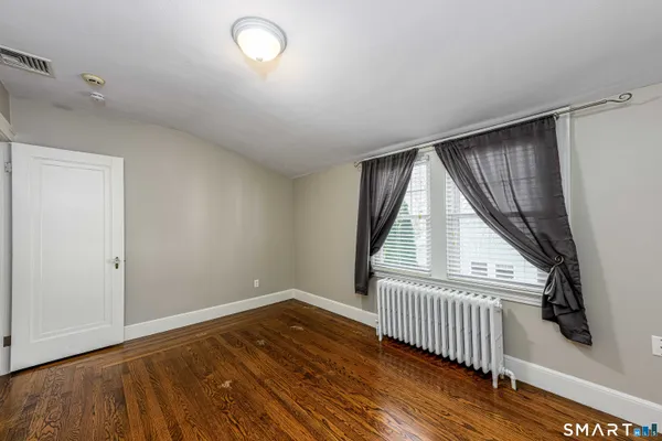 $2,900 | 186 School Street, Hamden, CT 06518