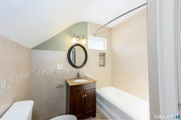 $2,900 | 186 School Street, Hamden, CT 06518