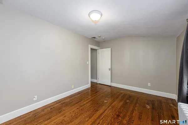 $2,900 | 186 School Street, Hamden, CT 06518