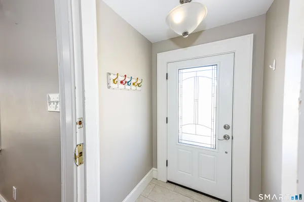 $2,900 | 186 School Street, Hamden, CT 06518