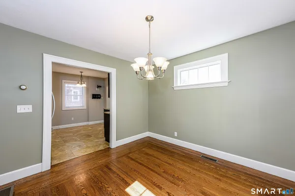 $2,900 | 186 School Street, Hamden, CT 06518