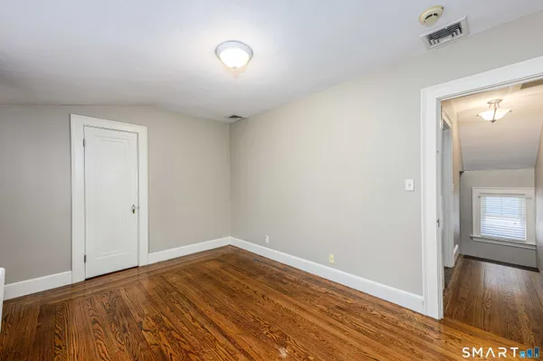 $2,900 | 186 School Street, Hamden, CT 06518