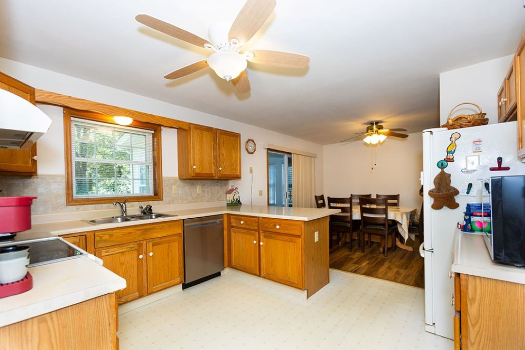 15 Betony Road Narragansett, RI 02874 - Photo 3 of 26 Kitchen