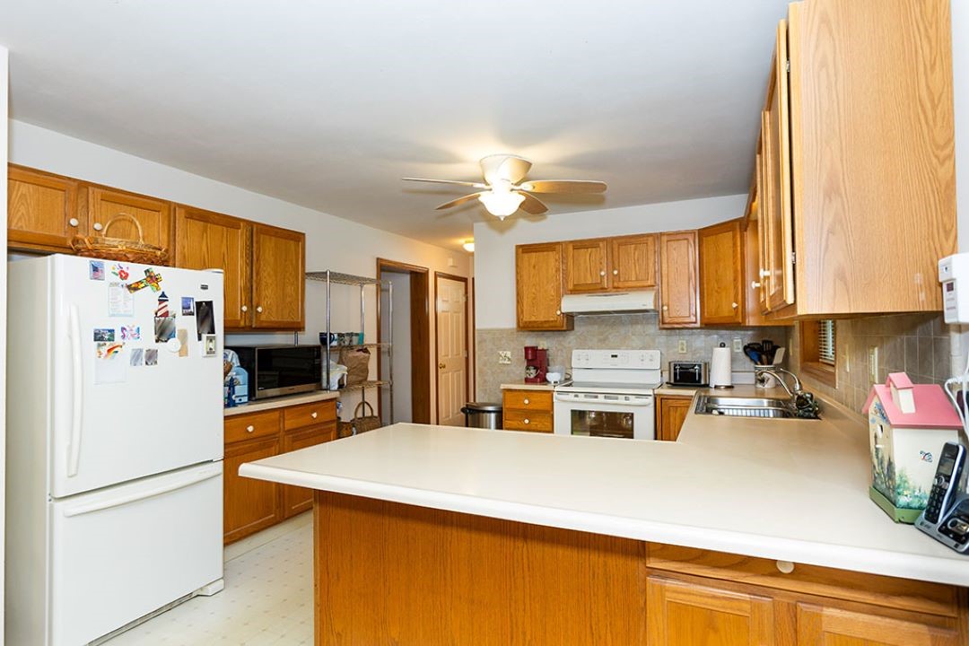 15 Betony Road Narragansett, RI 02874 - Photo 5 of 26 Eat In Kitchen