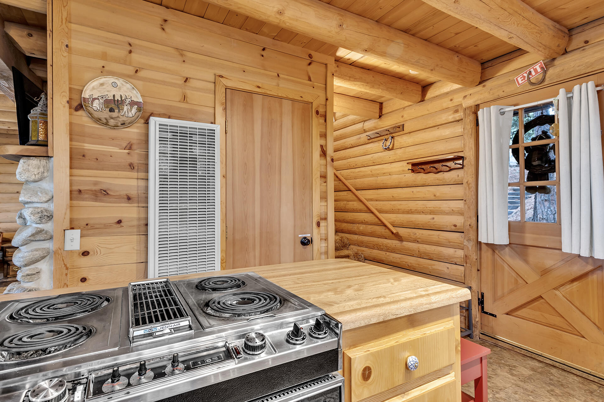 25121 Pine Cove Road Idyllwild, CA 92549 - Photo 13 of 65 a view of utility room