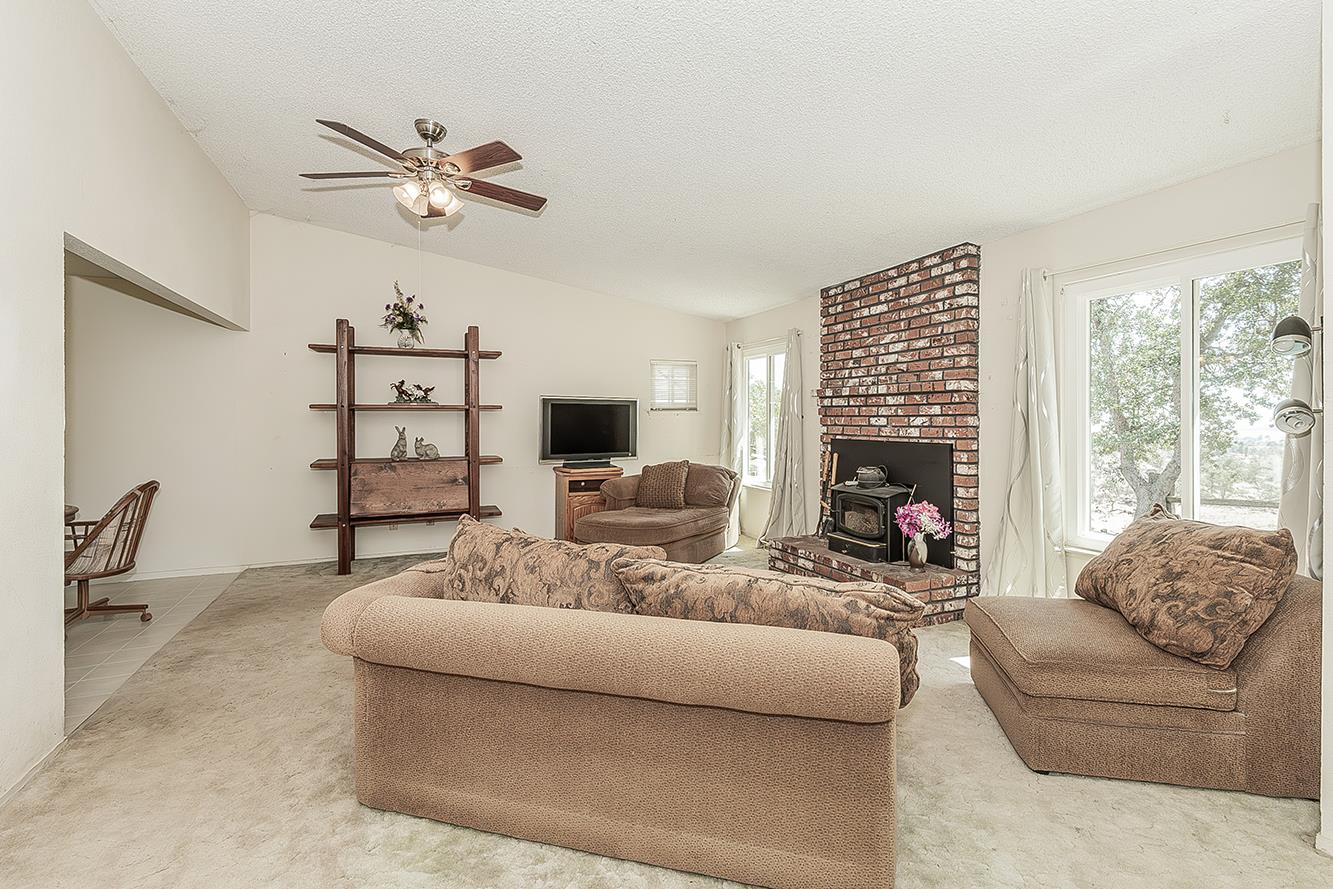 22085 Watts Valley Road Sanger, CA 93657 - Photo 6 of 98