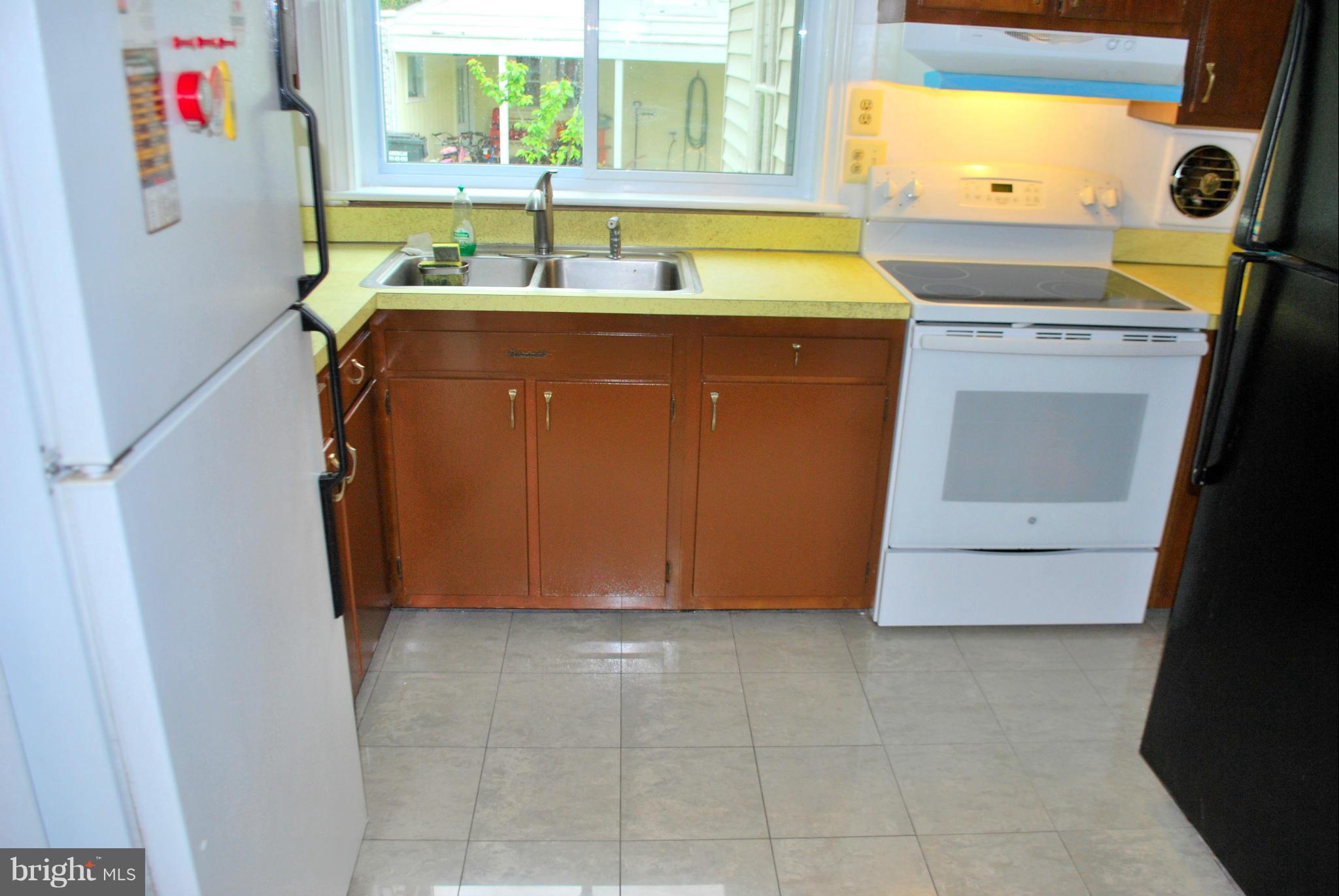 5536 Belfast Place Springfield, VA 22151 - Photo 18 of 30 Kitchen w/Marble Floor