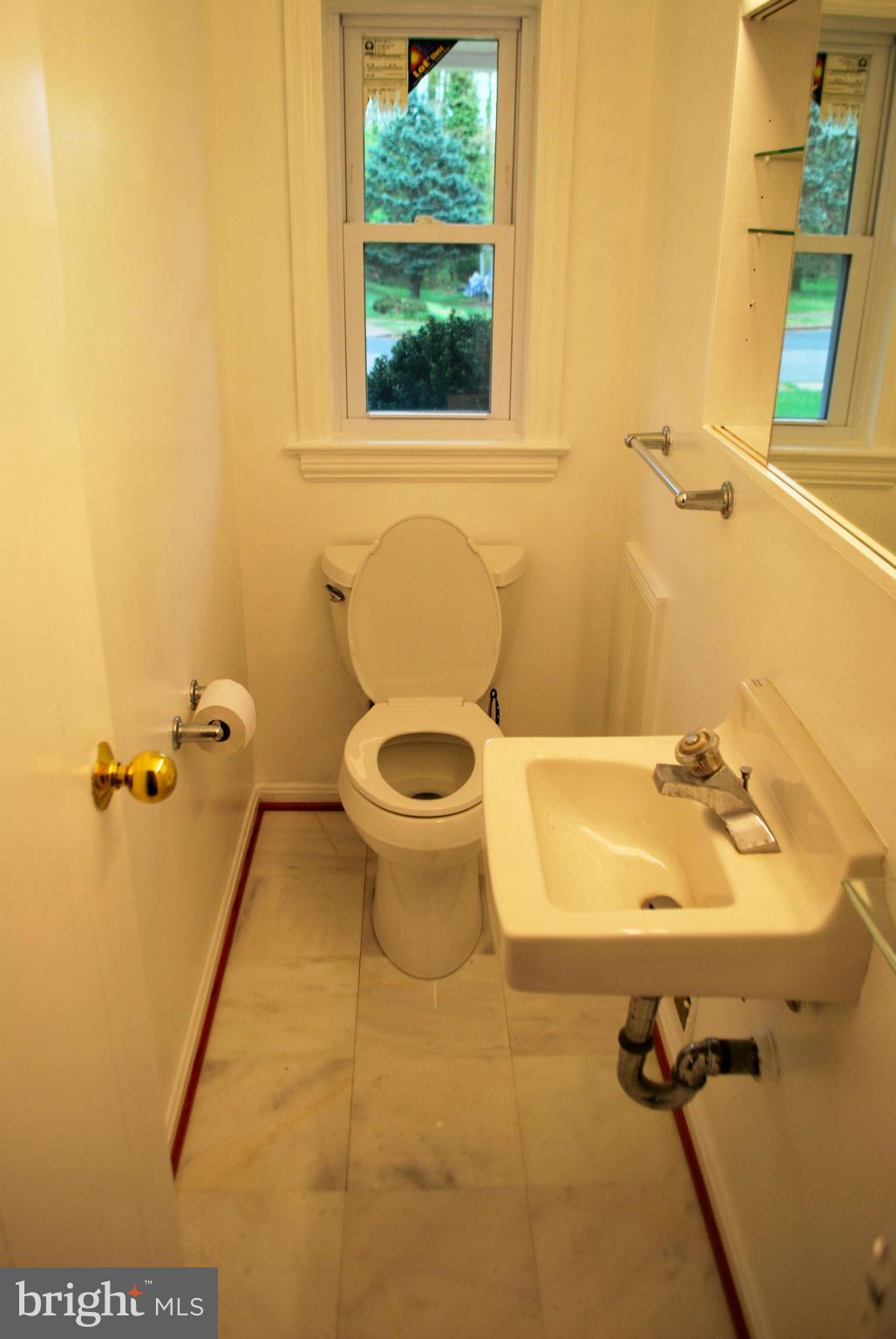 5536 Belfast Place Springfield, VA 22151 - Photo 25 of 30 Half Bath