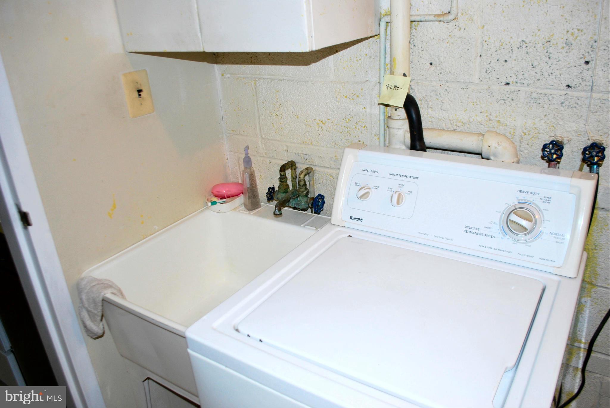 5536 Belfast Place Springfield, VA 22151 - Photo 26 of 30 Washer & Dryer w/ Laundry Tub