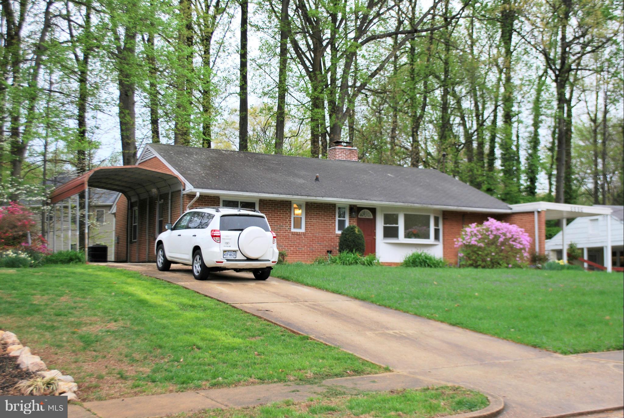 5536 Belfast Place Springfield, VA 22151 - Photo 6 of 30 Handsome Rambler w/ 2 Carports