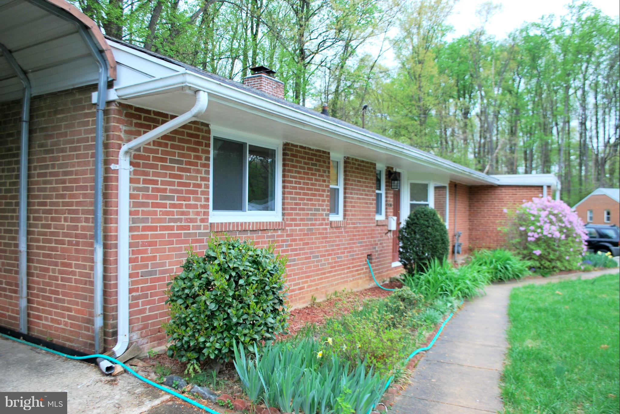 5536 Belfast Place Springfield, VA 22151 - Photo 7 of 30 All Brick Rambler
