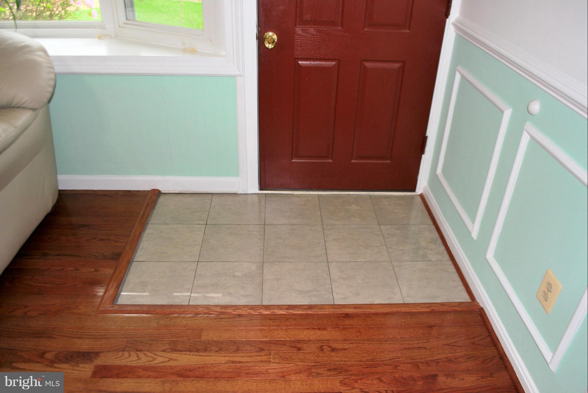 5536 Belfast Place Springfield, VA 22151 - Photo 10 of 30 Foyer