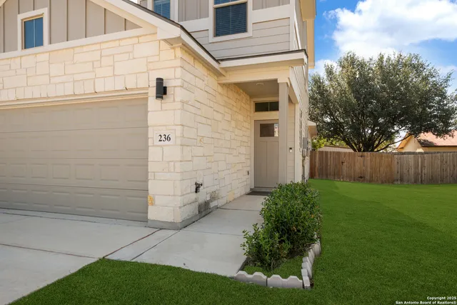 $1,750 | 236 Joseph Circle, Cibolo, TX 78108
