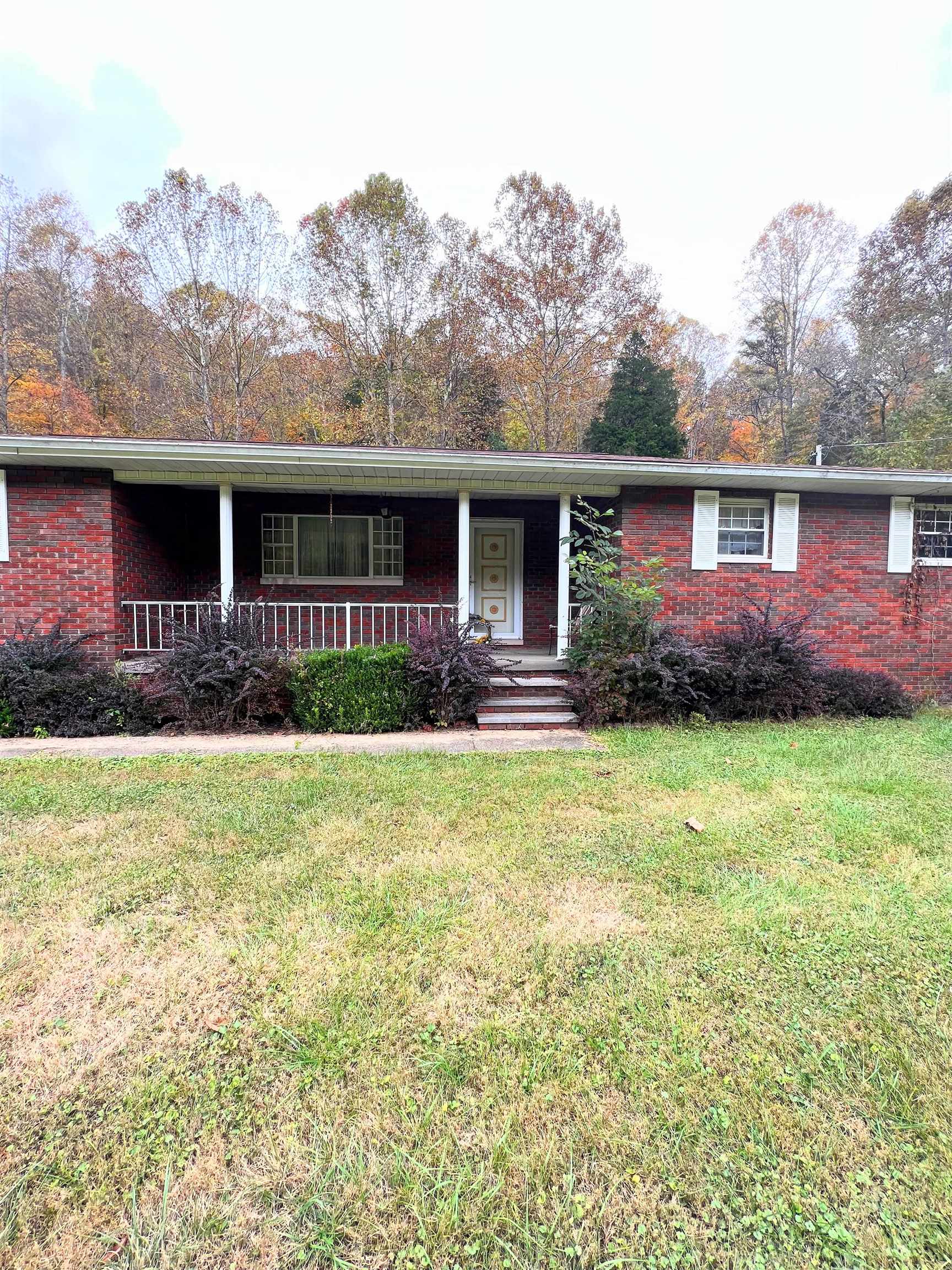 5301 Long Branch Road Huntington, WV 25701 - Photo 2 of 32