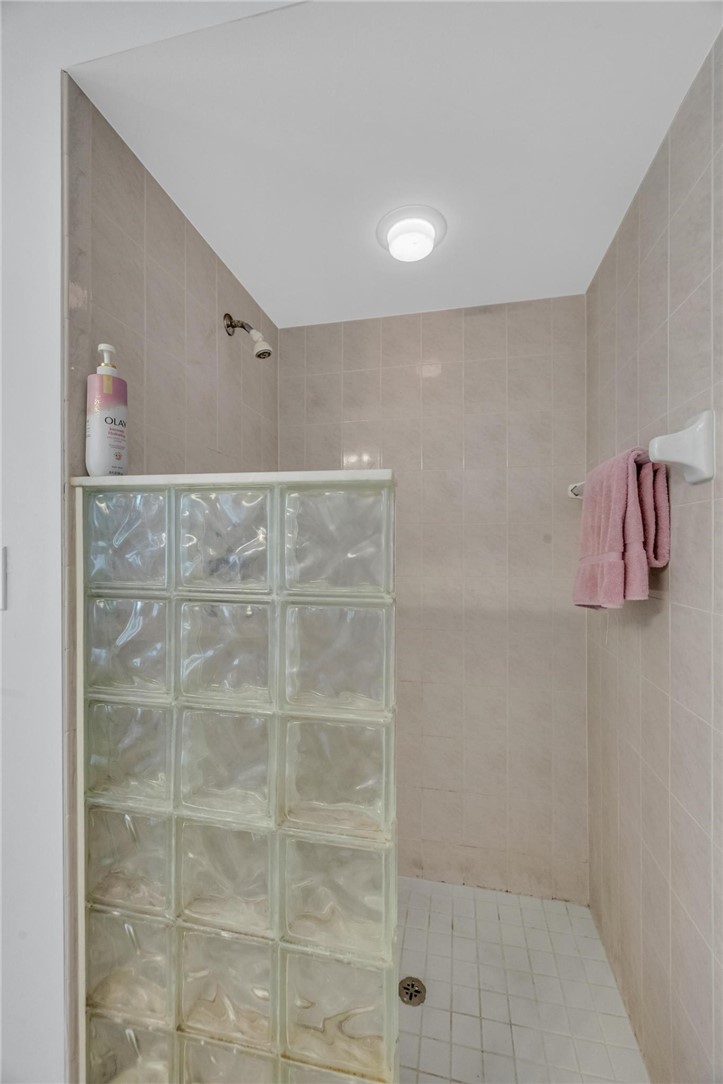 1641 Laconia Street Sebastian, FL 32958 - Photo 13 of 32 a bathroom with a shower