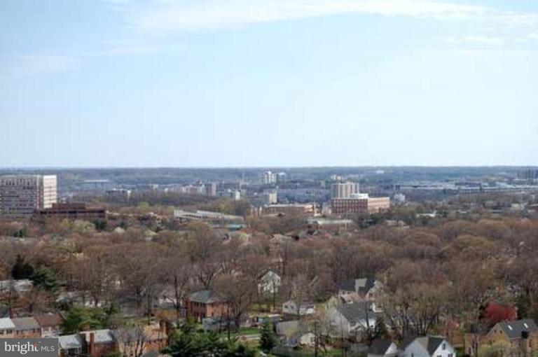 5501 Seminary Road, Unit 1907S Falls Church, VA 22041 - Photo 20 of 21 an aerial view of town with residential houses and trees